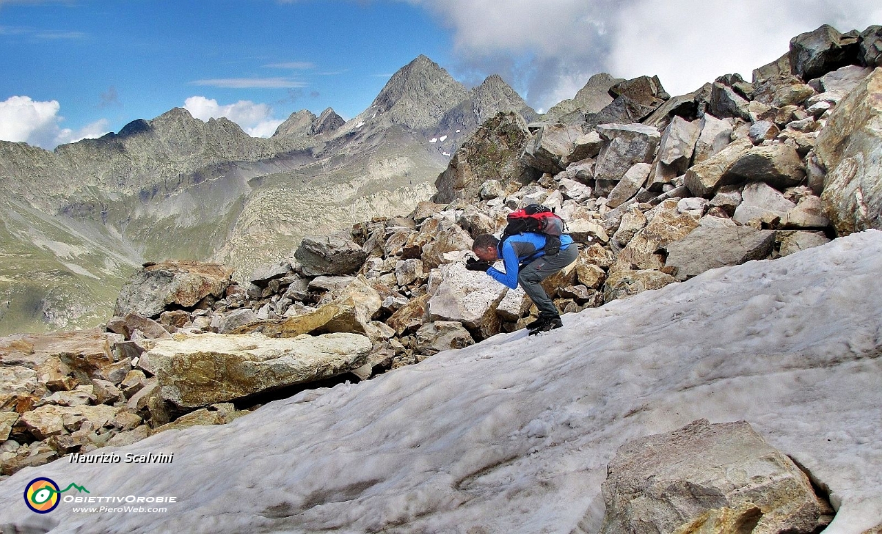 51 I miei scarponi non resistono. In discesa libera verso il Lago Cabianca, all'ombra dei Diavoli..!!.JPG